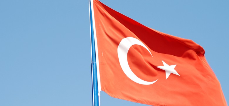 MSZ apeluje do turystów o czujność. W tle pożary w Turcji