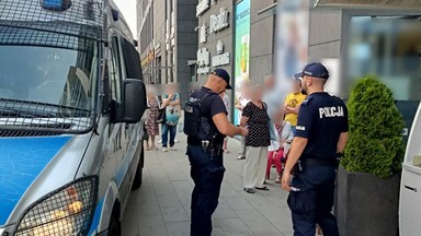 Mężczyzna z nożem w banku. Zatrzymała go policja