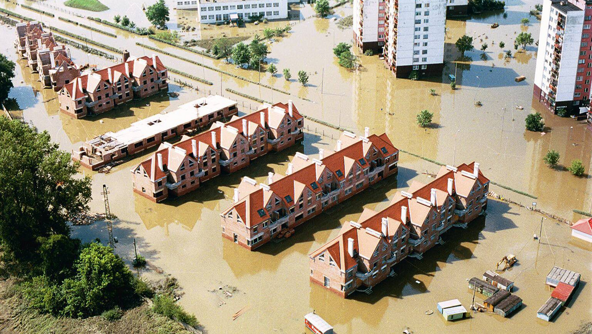 Wielka powódź z lipca 1997 roku rozpoczęła się od trwających tydzień intensywnych opadów deszczu