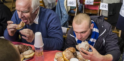 Mistrzostwa pączkożerców. 10 sztuk w nieco ponad 6 minut!