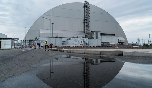 Ostaci černobiljskog reaktora broj četiri u ogromnom zaštitnom sarkofagu | Foto: Getty Images