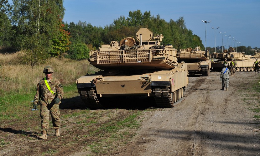 Czołgi M1A Abrams i transportery M2A3 Bradley z brygady pancernej zostaną w Polsce do końca roku. <br><br>(zuz) PAP/Marcin Bielecki