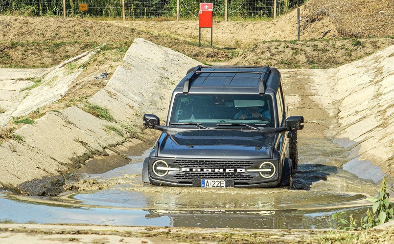 Ford Bronco: test na poligonie