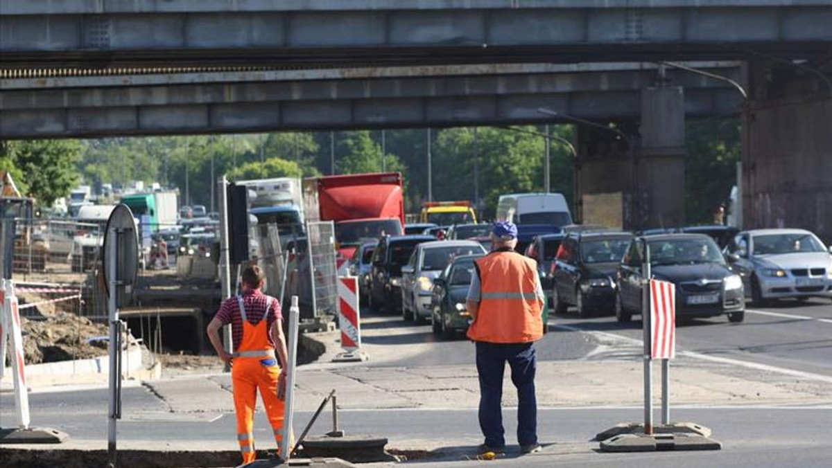 W ten weekend czeka nas sprawdzian cierpliwości. Drogowcy zamykają ulicę świętego Wawrzyńca w Poznaniu. Kierowców i pasażerów MPK czekają spore utrudnienia na ul. Niestachowskiej