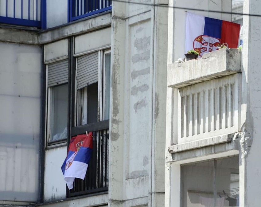 Podeljeno 10.000 srpskih zastava