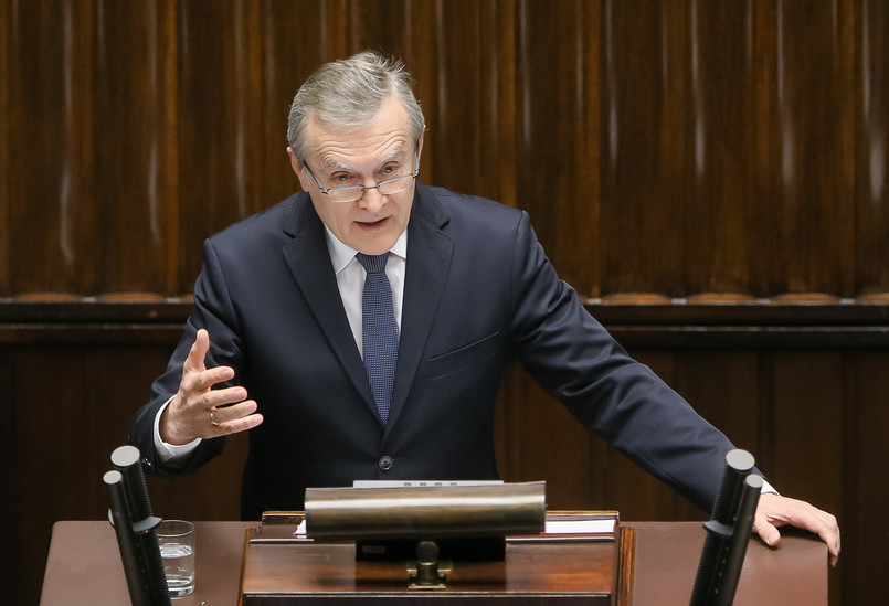 Wicepremier, minister kultury i dziedzictwa narodowego Piotr Gliński przedstawia informację o wynikach audytu rządów PO-PSL.