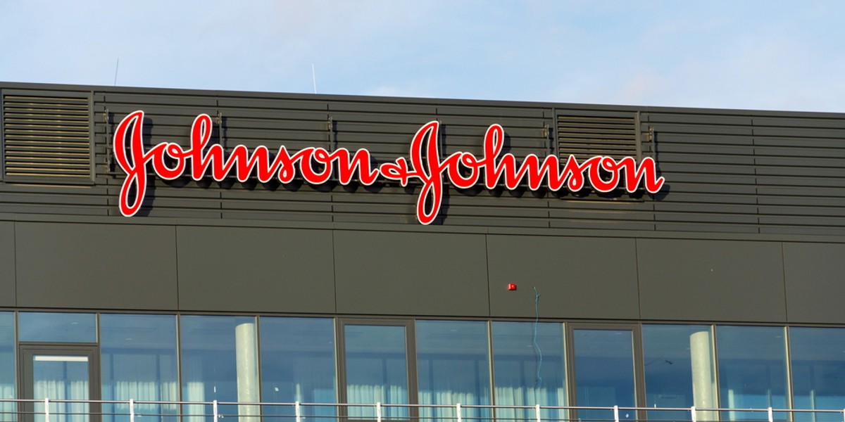 Johnson & Johnson zaprzestał sprzedaży swojego pudru Johnson's Baby Powder na bazie talku w Stanach Zjednoczonych i Kanadzie.