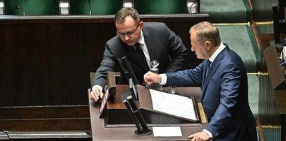 Awantura w Sejmie. Słowa Tuska rozwścieczyły polityków PiS, jeden z nich wtargnął na mównicę!