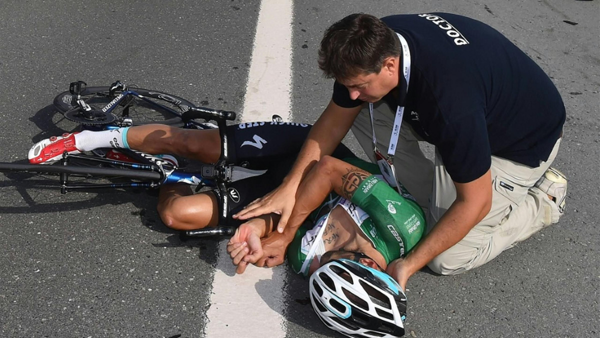 Tom Boonen (Etixx-QuickStep) może potrzebować aż sześciu miesięcy na powrót do kolarstwa. Na drugim etapie zakończonego w niedzielę wyścigu Abu Dhabi Tour Belg uczestniczył w kraksie, w której doznał pęknięcia lewej kości skroniowej.