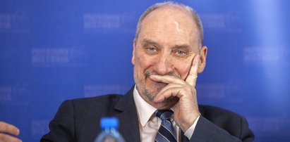 Macierewicz blefował? Został przyłapany