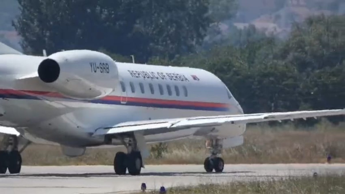 Poletanje aviona Vlade Srbije za Tivat