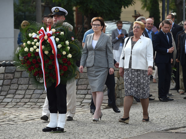 Premier Kopacz: Czuję się zażenowana słowami prezydenta Dudy