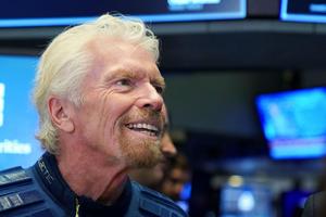 Miliarder Richard Branson i Ryan Reynolds zapraszają na rejsy bez dzieci