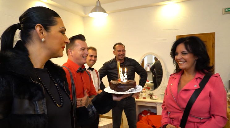 Emilióék köszöntötték Pintácsi Vikit ötvenedik születésnapján 