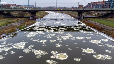 Śryż zwany inaczej lodem prądowym na rzece Warcie w Poznaniu