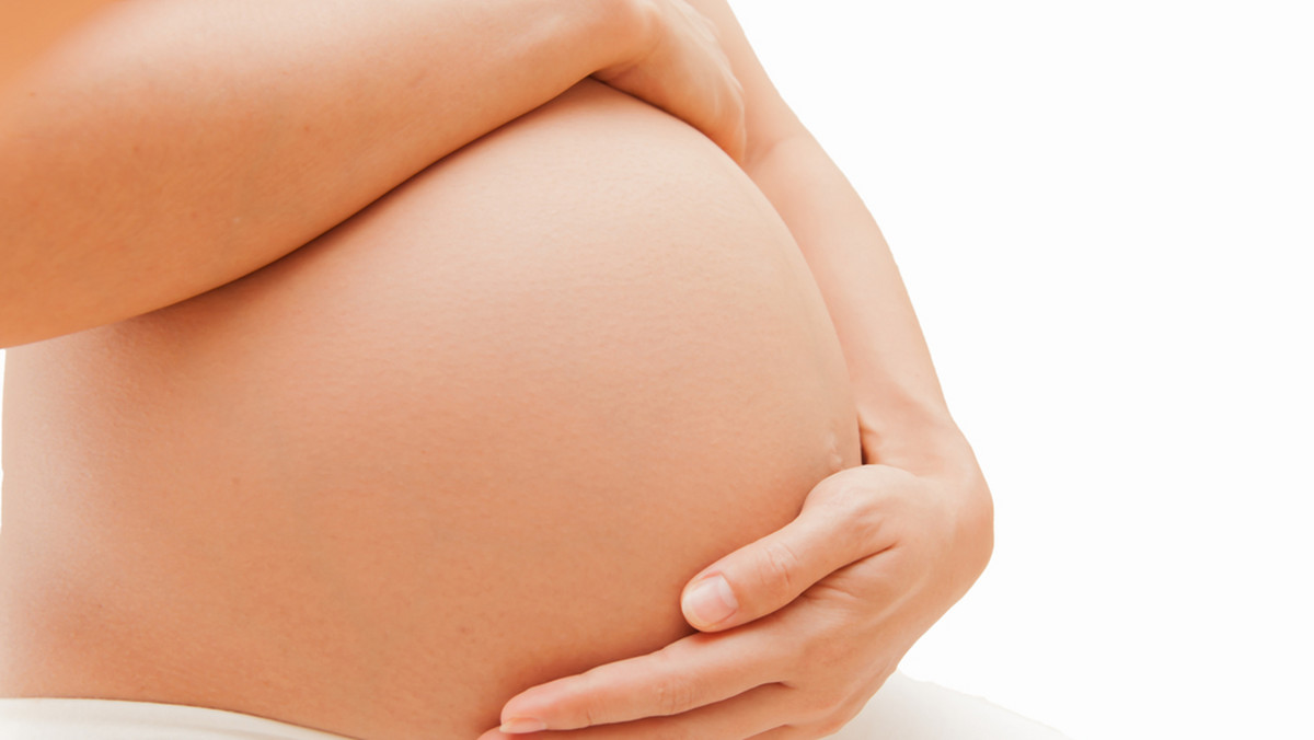 Kobiety w ciąży, które regularnie ćwiczą, rzadziej muszą mieć wykonane cesarskie cięcie i rzadziej rodzą duże dzieci – wykazała analiza 28 badań, którą przeprowadzili naukowcy z USA. Jej wyniki opublikowało pismo "Obstetrics &amp; Gynecology".