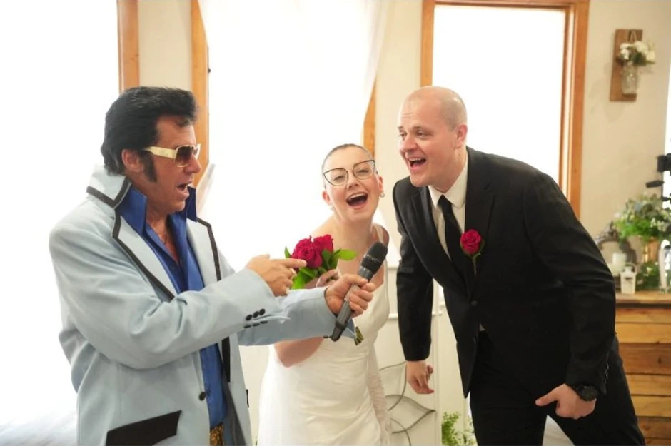 Iako je skoro devet meseci godišnje na putovanjima, Vladimir je uspeo i da diplomira i oženi se i to u Las Vegasu