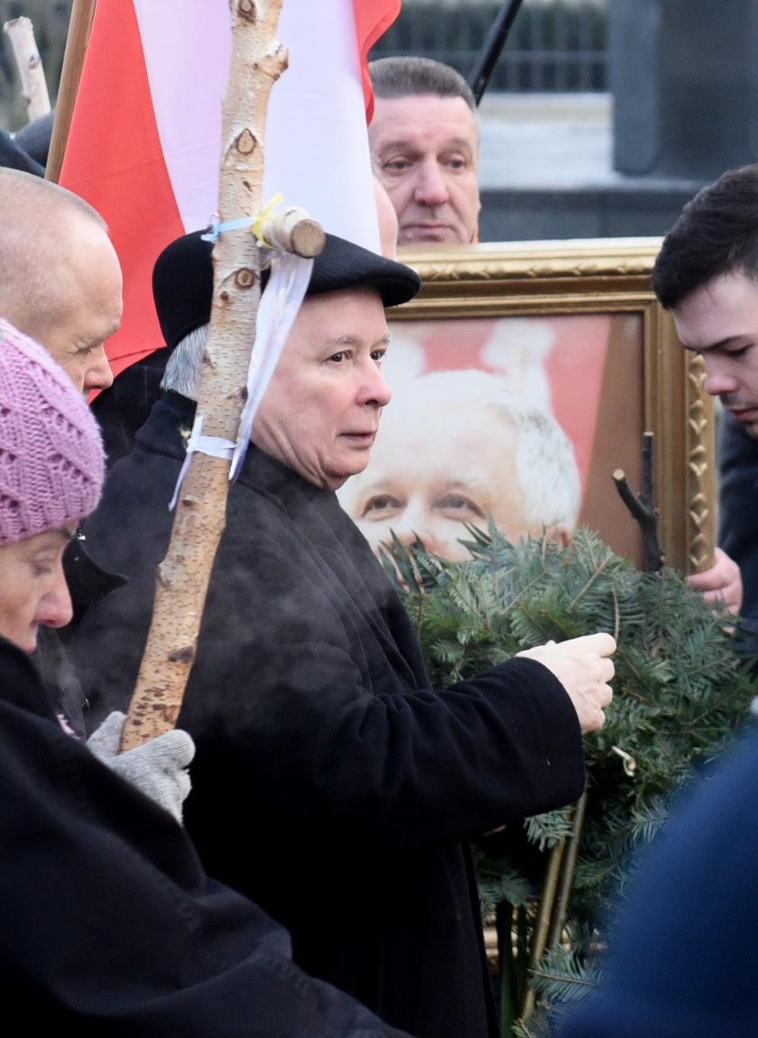 Kolejna gorąca miesięcznica