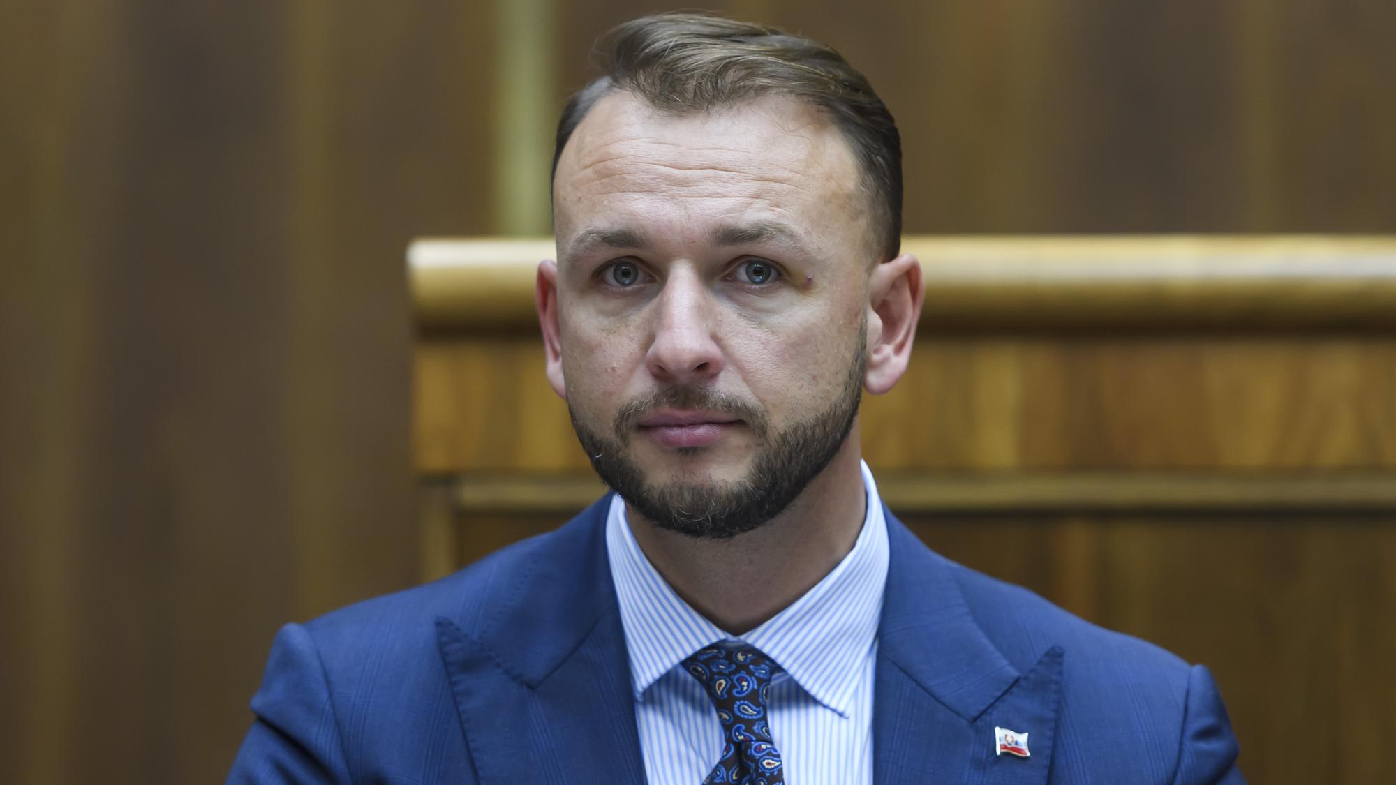 Minister vnútra SR Matúš Šutaj Eštok reaguje na bombové hrozby.