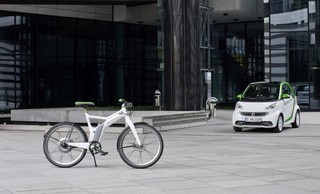 Czy wydatki na leasing roweru i zakup odzieży z logo firmy mogą być zaliczone do kosztów uzyskania przychodów?