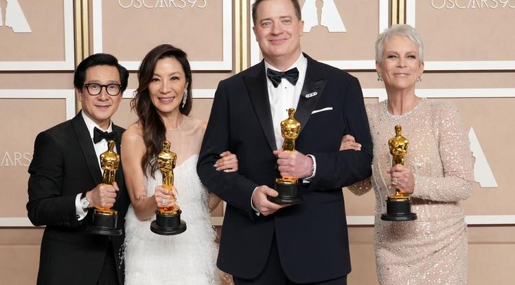 Tarolt az Oscaron a Minden, mindenhol, mindenkor című film Fotó: Getty Images