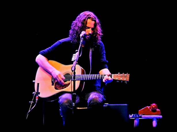 Chris Cornell znów na własną rękę