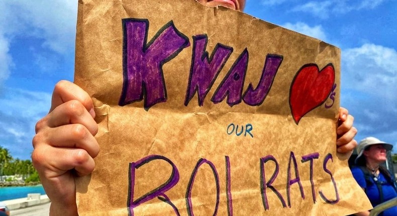 A Kwaj resident shows her support for the displaced individuals from Roi-Namur, who are affectionately called Roi Rats.US Army Garrison-Kwajalein Atoll/DVIDS