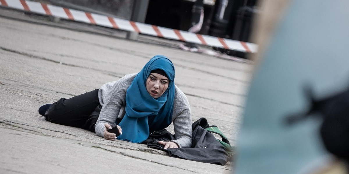 Zdjęcia z ćwiczeń poznańskiej policji i FBI oburzyły muzułmanów w Poznaniu.