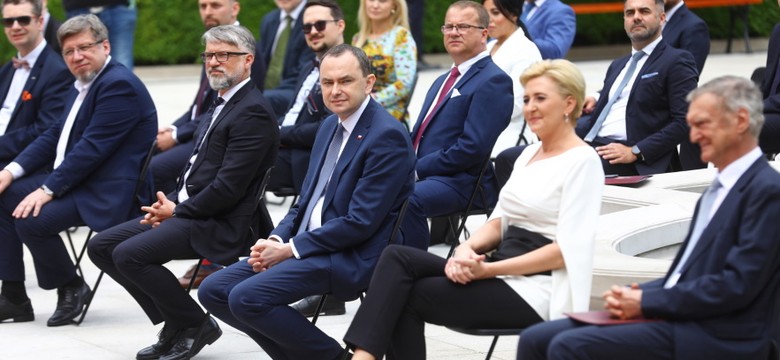 Talia na celowniku! Agaty Dudy przepis na stylowy sukces