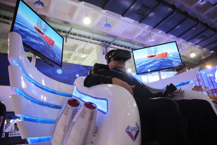 Stanowisko do testowania technologii VR, na którym można pływać statkami i żeglować jachtami po morzach i oceanach