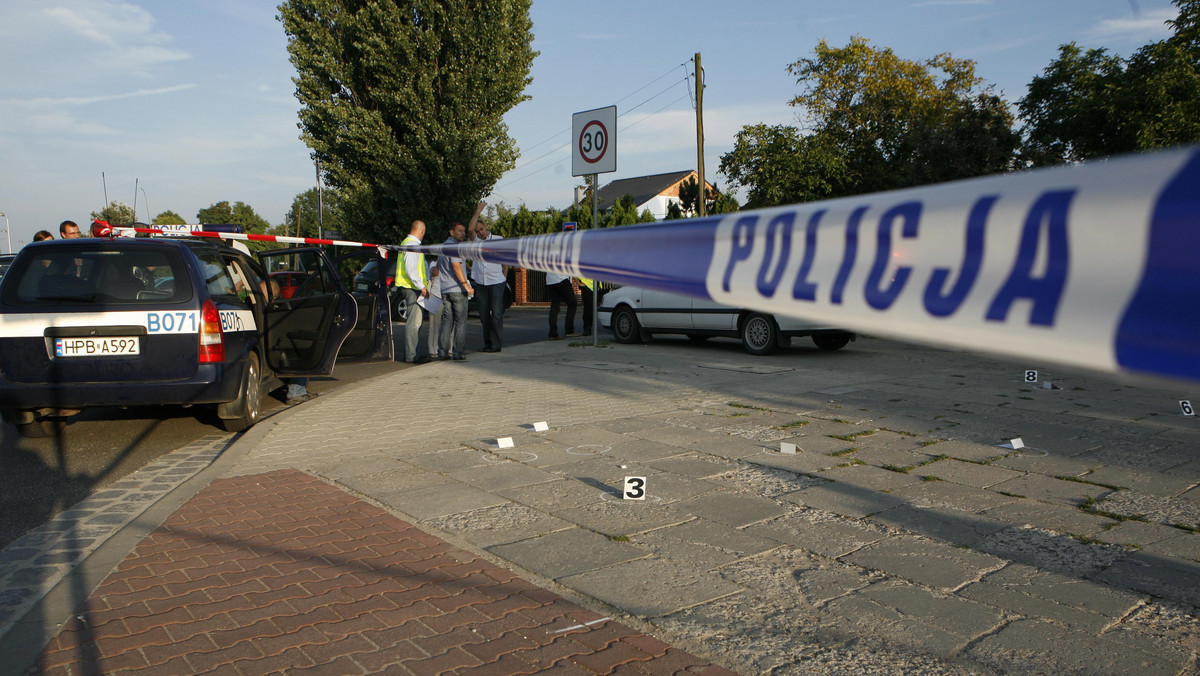 U zbiegu ulic Świeradowskiej i Krynickiej we Wrocławiu doszło do strzelaniny. Policja potwierdza informacje o zdarzeniu, ale nie ujawnia wielu szczegółów - podaje TVN24.