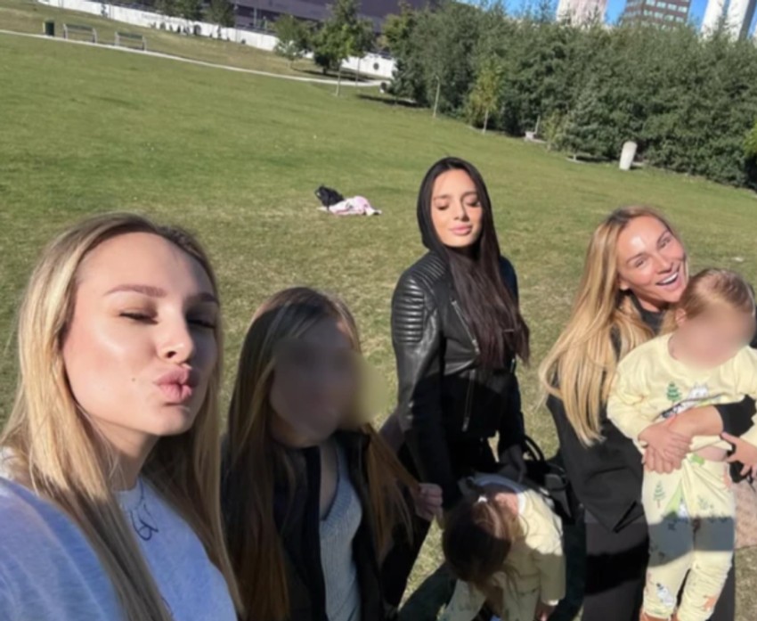 Anabela sa porodicom