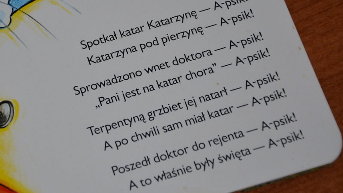 Do przedszkolnej szatni wchodzi dziecko i zaczyna kaszleć takim mokrym, oskrzelowym kaszlem. Jego mama syczy przez zęby: „Przecież mówiłam ci, że masz nie kaszleć!”