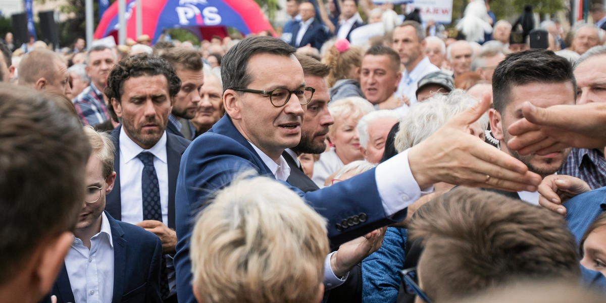  Flagowym pomysłem PiS jest Pakiet dla Miast Średnich "kierowany do wszystkich ośrodków najbardziej pokrzywdzonych transformacją gospodarczą i reformą samorządową". Zakłada przekazanie do 2023 roku prawie 3 mld zł na rozwój miast, przy jednoczesnym wsparciu przedsiębiorczości i inwestycji prywatnych.