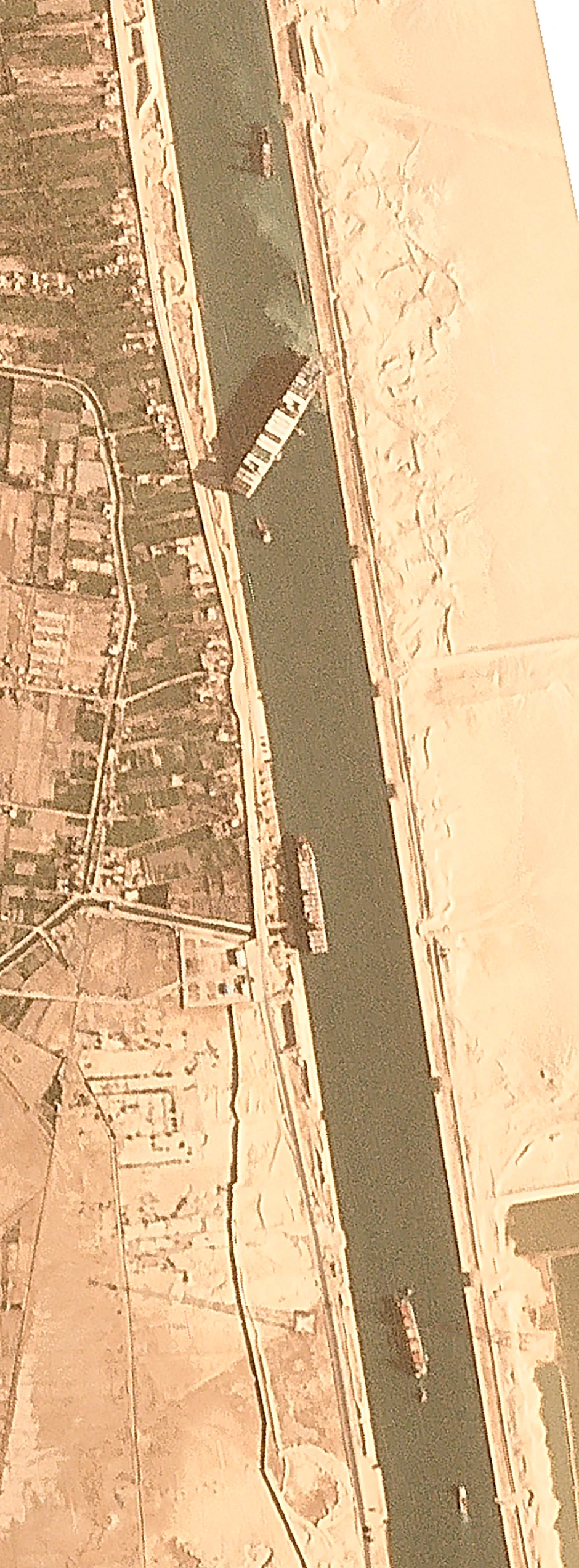 Brod Ever Given snimljen satelitom