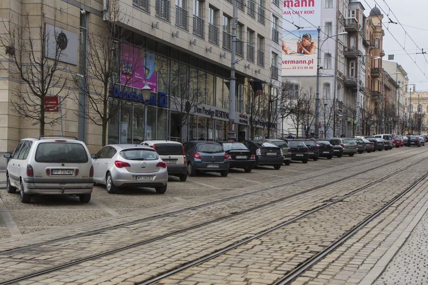 Zabierają miejsca parkingowe