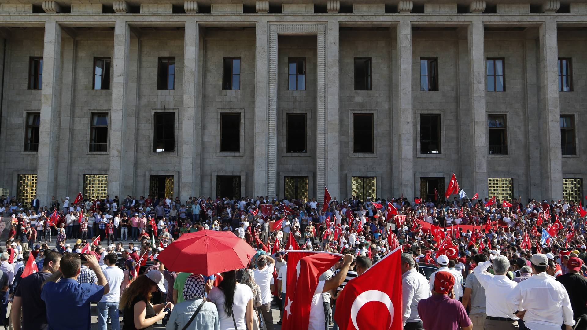 Turci si zrušia 24 rozhlasových a televíznych staníc