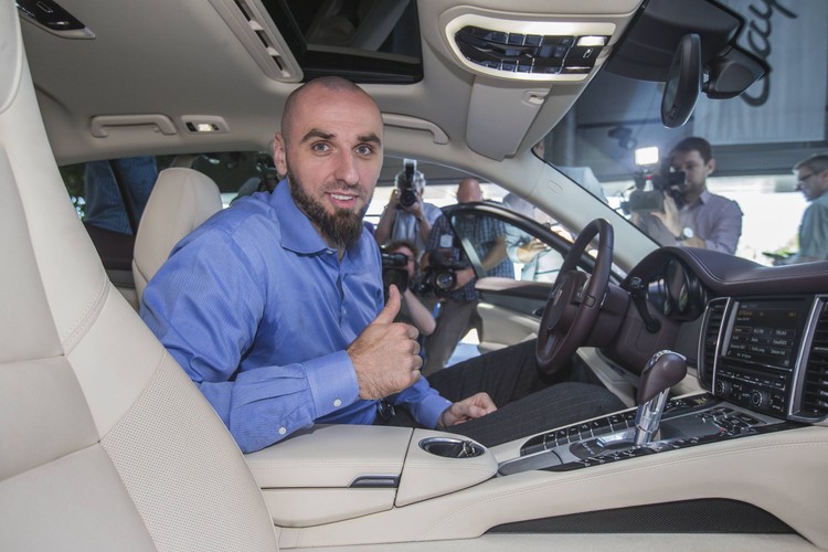 Marcin Gortat i Porsche Panamera S E-Hybrid