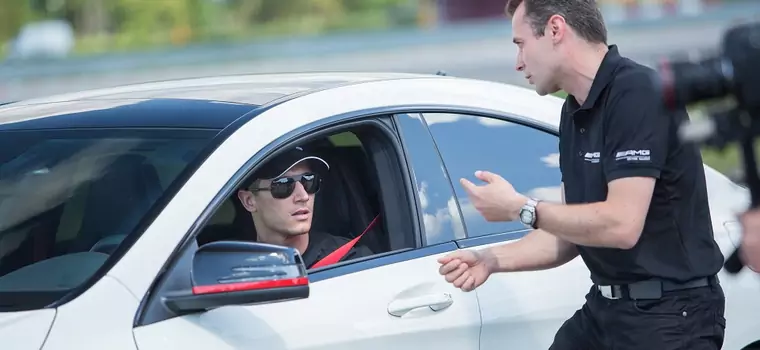 Robert Lewandowski za kierownicą Mercedesa AMG