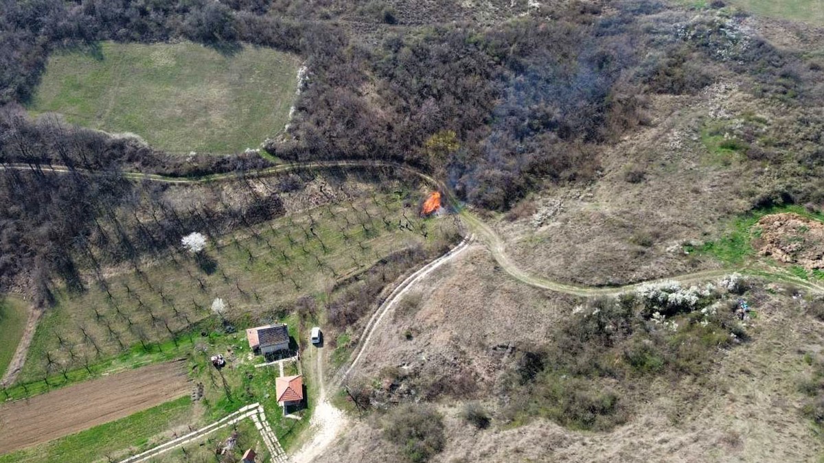 Spaljivanje strnjike, poljoprivrednog otpada i niskog rastinja u okolini Novog Sada