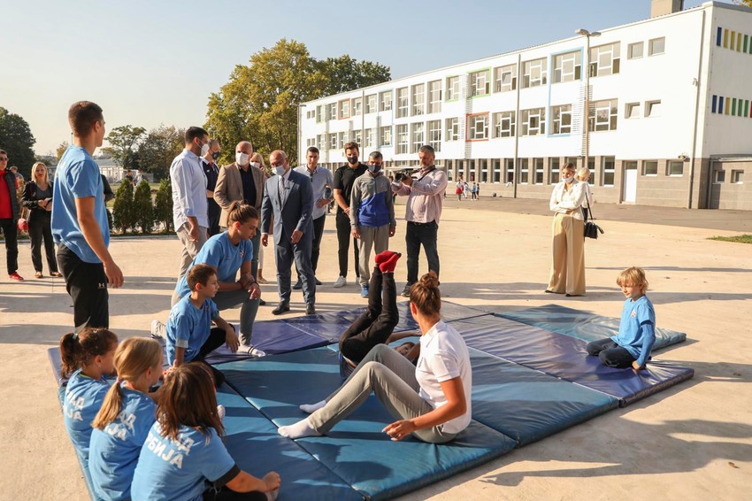 Kolut unazad - jutarnje razgibavanje i zagrevanje