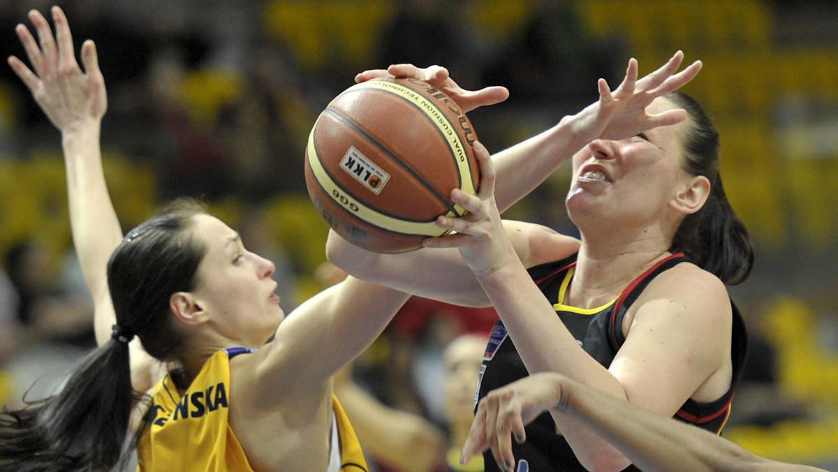 Koszykarki Lotosu Gdynia wykonały pierwszy krok w kierunku obrony mistrzowskiego tytułu, w pierwszej fazie play off Ford Germaz Ekstraklasy, pokonując Matizol Lidera Pruszków 71:68 (18:12, 18:22, 14:16, 21:18).