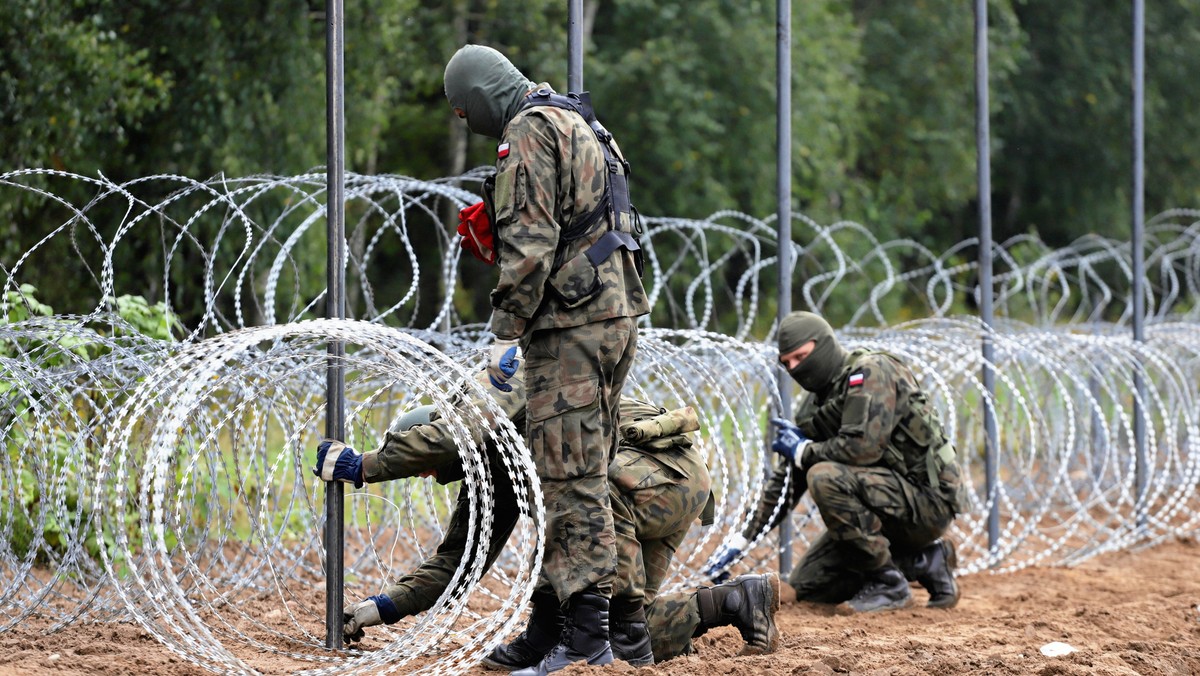 Płot na granicy z Białorusią. Wojskowi grzmią w sprawie jego konstrukcji