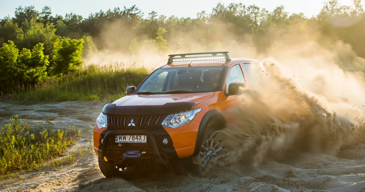 Mitsubishi w 12
