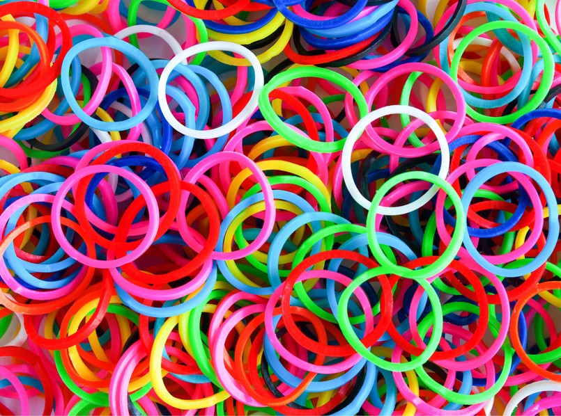 Gumki Loom Bands i Rainbow Loom, z których można zrobić bransoletki