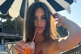 Emili Ratajkovski pozirala od majke rođena: Fotografijom iz Grčke napravila pometnju