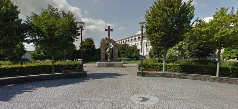 Burza wokół krzyża na pomniku Jana Pawła II we Francji. Politycy podzieleni po zapowiedzi premier Szydło