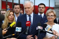 10 sierpnia 2021 r. Ówczesny lider Porozumienia Jarosław Gowin oraz politycy ugrupowania: Iwona Michałek, Anna Kornecka, Michał Wypij i Jan Strzeżek. Tego dnia premier zwrócił się do prezydenta o odwołanie Gowina z funkcji wicepremiera i ministra rozwoju