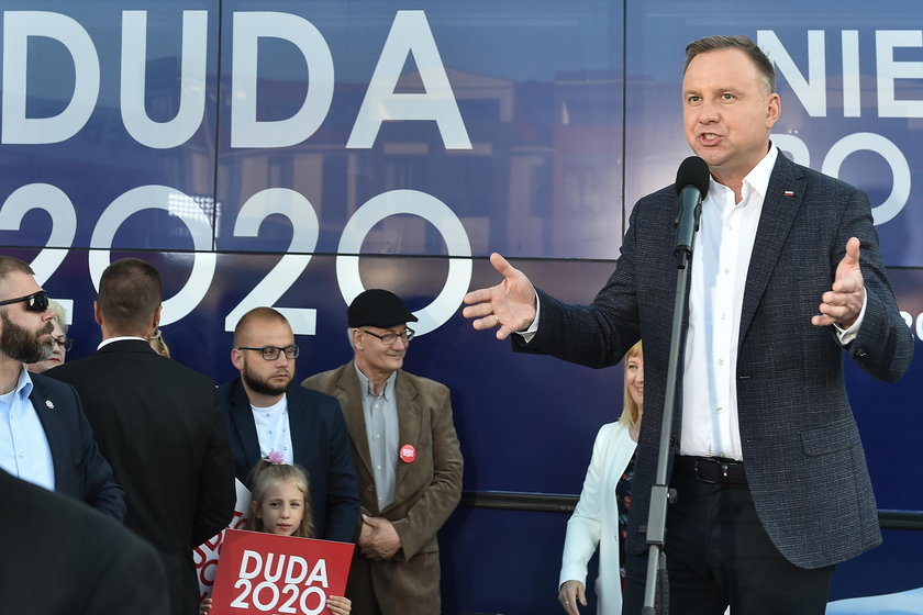Donald Tusk krytykuje kampanię Andrzeja Dudy. Jest odpowiedź prezydenta