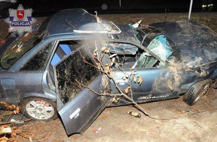 Auto roztrzaskało się o drzewo. Za kierownicą pijana 27-latka